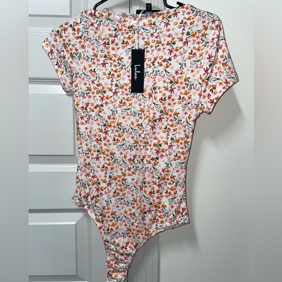 Lulu’s floral bodysuit. Never worn. NWT. Size M - Picture 2 of 2